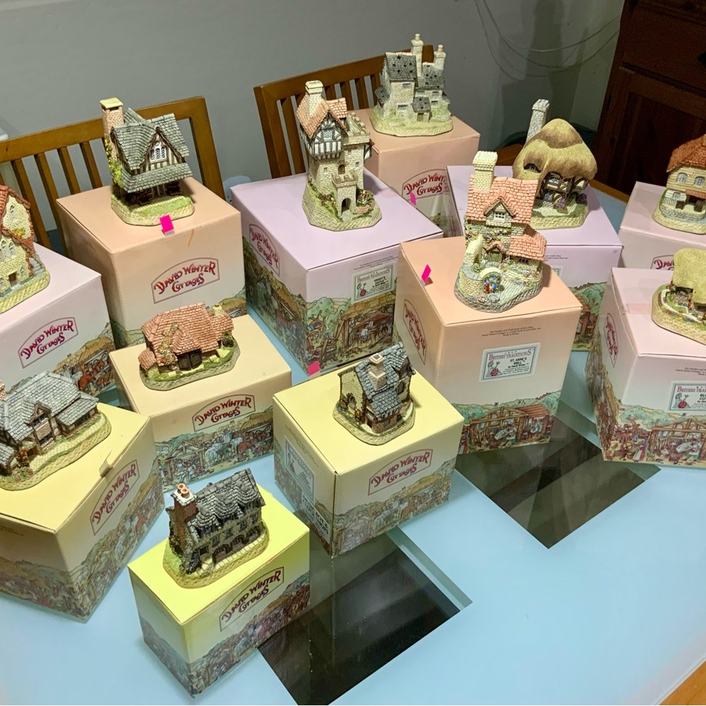 Collectible Cottages Set